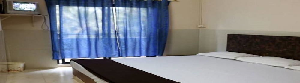 Grand Quadruple Room, Non Smoking, Private Bathroom