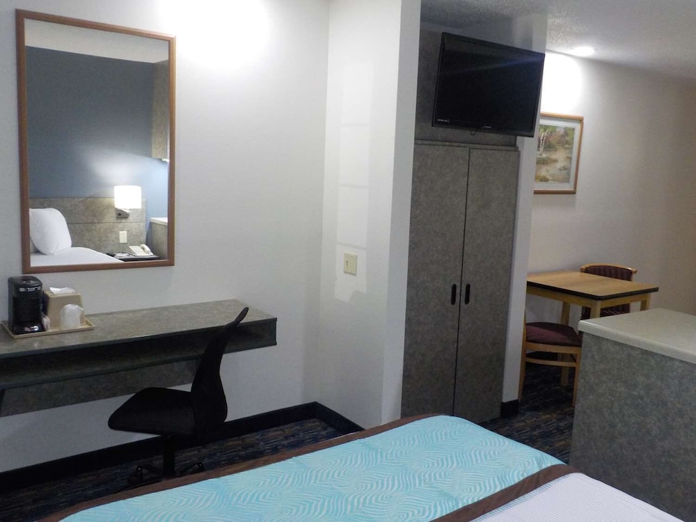Suite,  2 Queen Beds, Non Smoking, Refrigerator & Microwave photo 3
