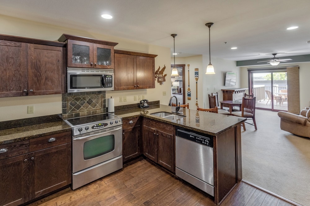 Classic 2 Bed 1 Bath Condo photo 1