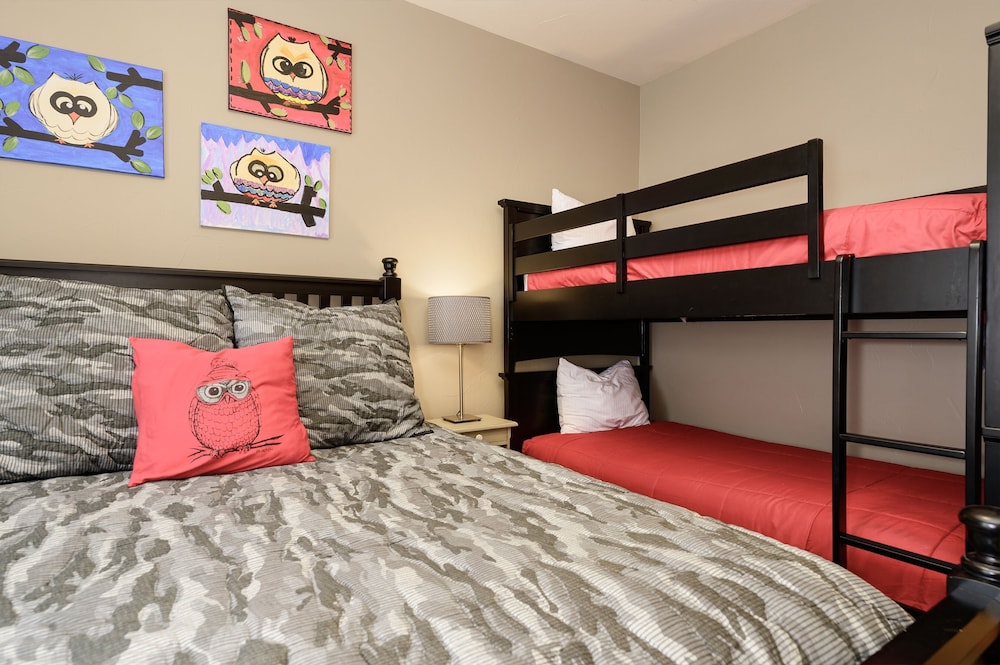 Condo, 2 Bedrooms
