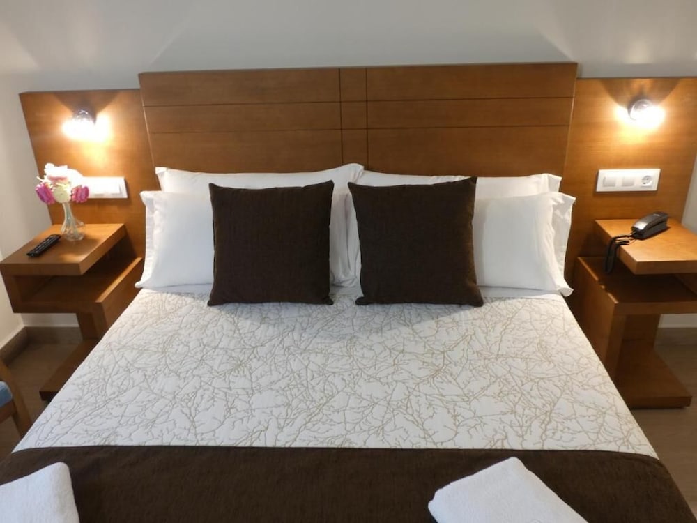 Twin Room - Photo 10