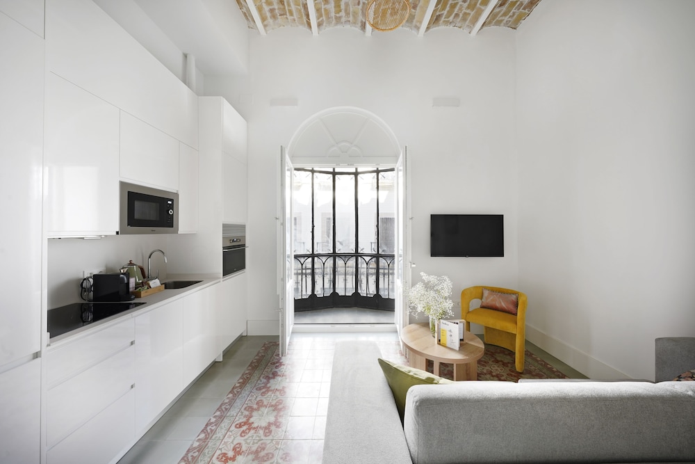 Extra Large Studio with Kitchen and Sofa Bed - Photo 1