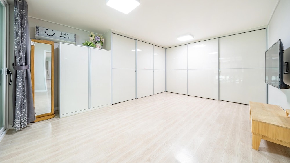 Basic Room, 1 Bedroom (Mujigae) - Photo 3