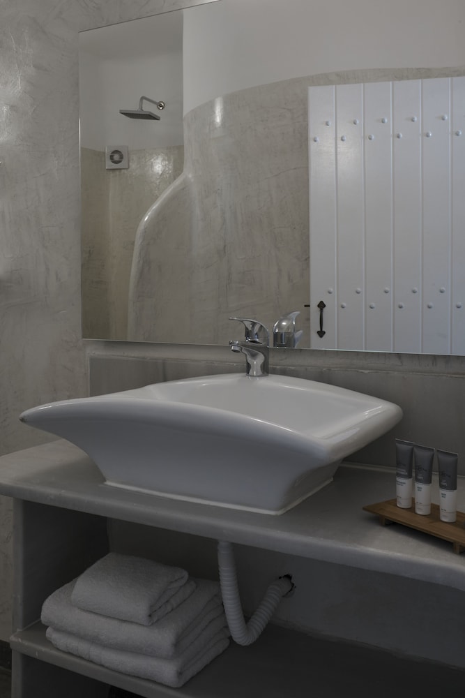 Elegant Suite Caldera View - Photo 21