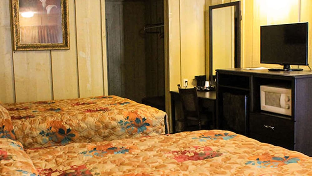 Room, 2 Queen Beds, Non Smoking - Photo 3