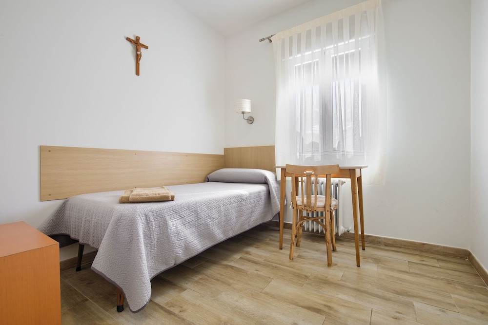 Basic Single Room, 1 Twin Bed, Air conditioning