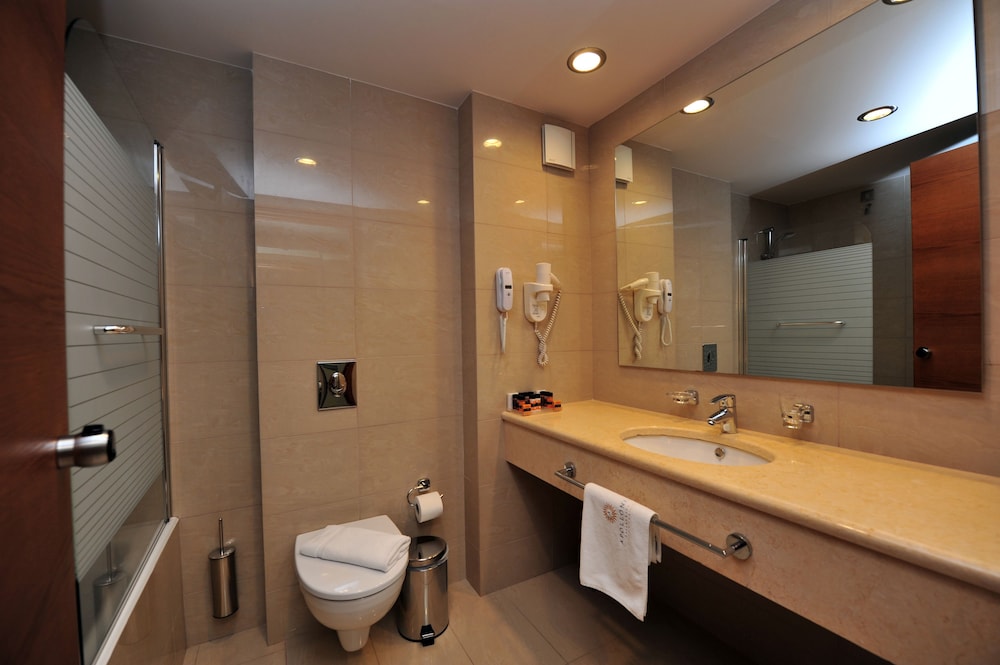 Triple Room, Garden View (Deluxe) photo 2