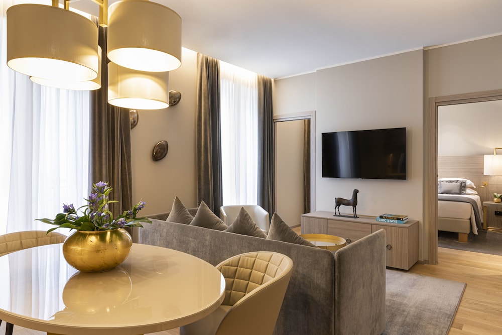 Duomo Grand Apartment Two Bedrooms thumbnail 5