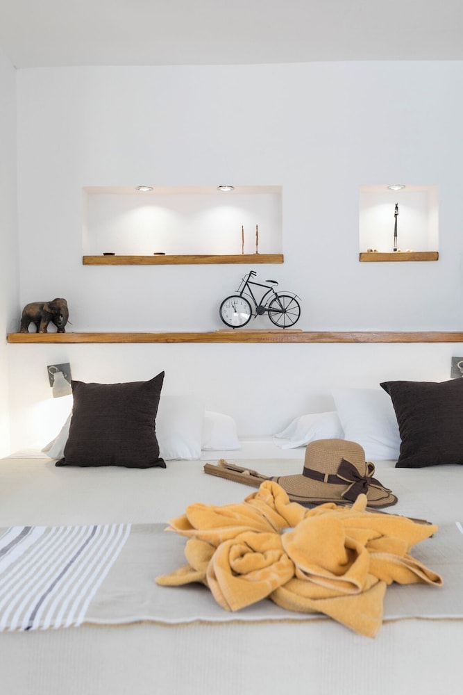 Honeymoon Studio Suite photo 3