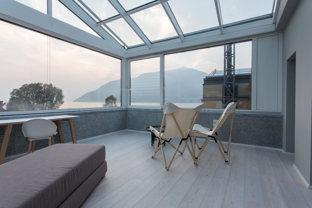 Luxury Apartment, 4 Bedrooms, Non Smoking, Lake View photo 2