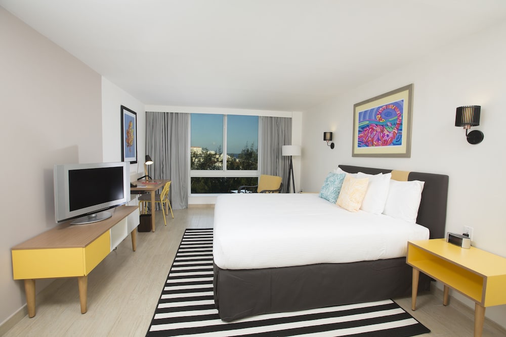 Island View King Wheelchair Accessible Adults Only