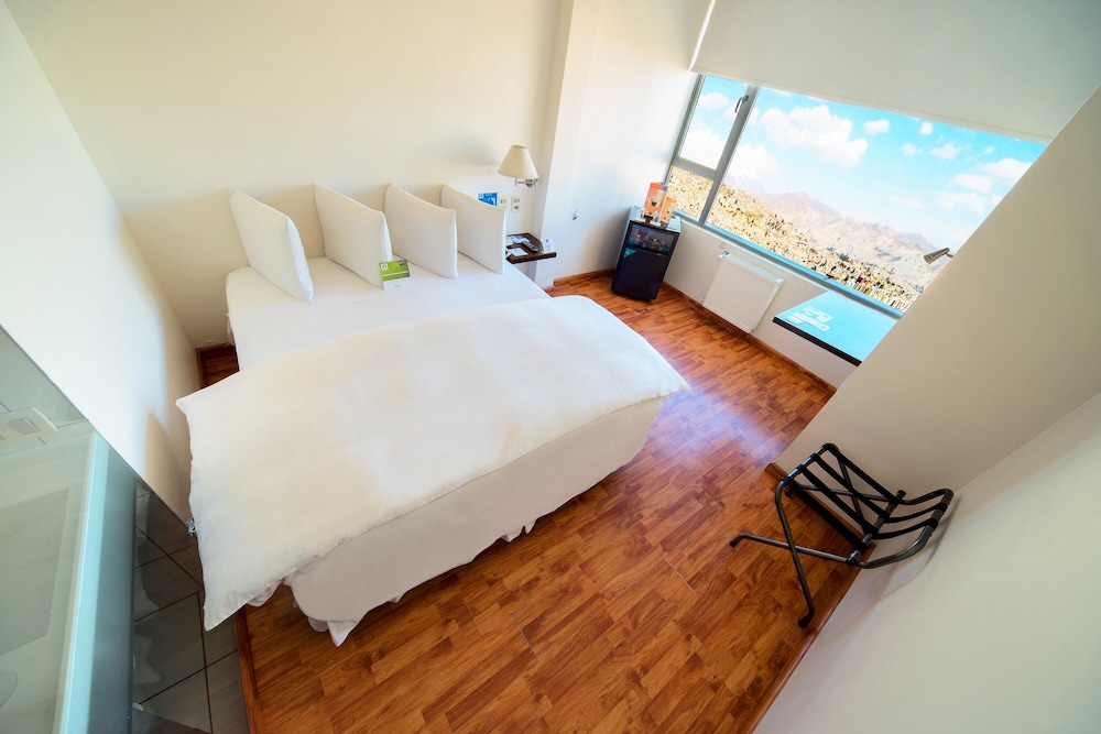 Standard Room, 1 Queen Bed - Photo 1