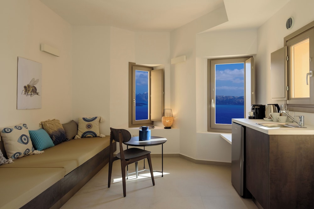 Superior Suite with Caldera View - Photo 4