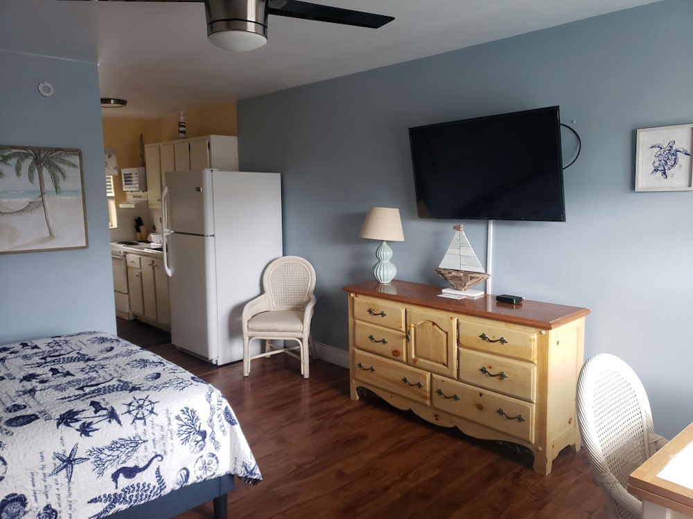 Junior Studio Suite, 1 Queen Bed photo 2