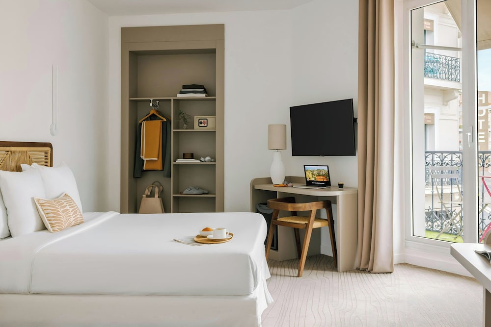 Suite, Balcony