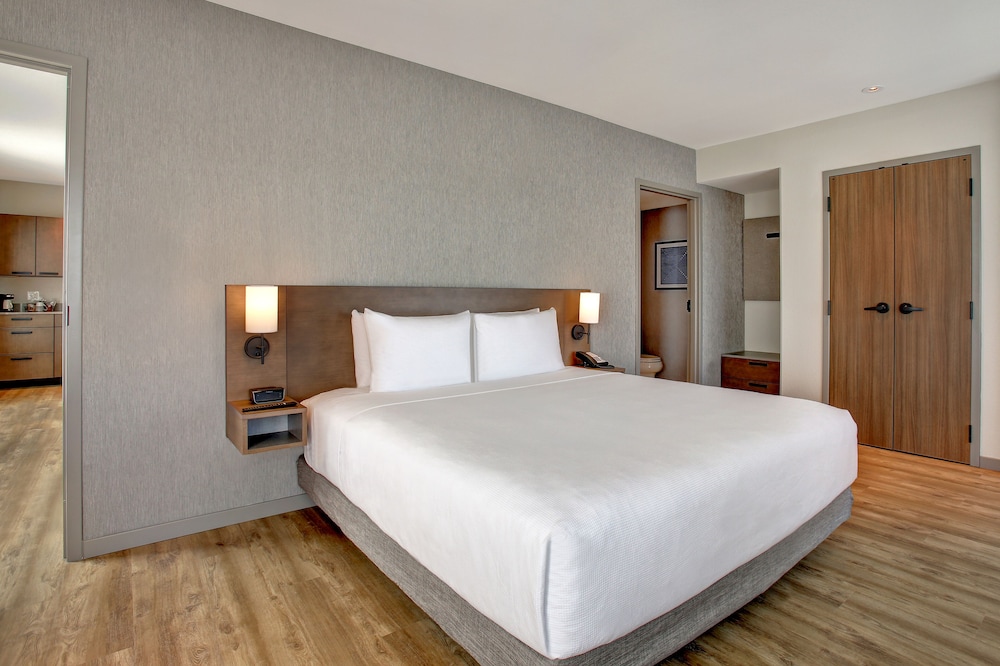 ADA Suite, 1 Bedroom (Shower) - Photo 4