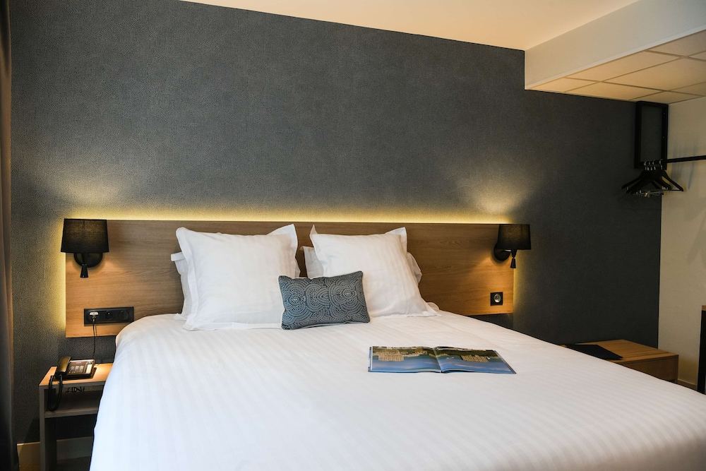 Deluxe Room, 1 King Bed, Non Smoking (Twin bed on request) - Photo 5