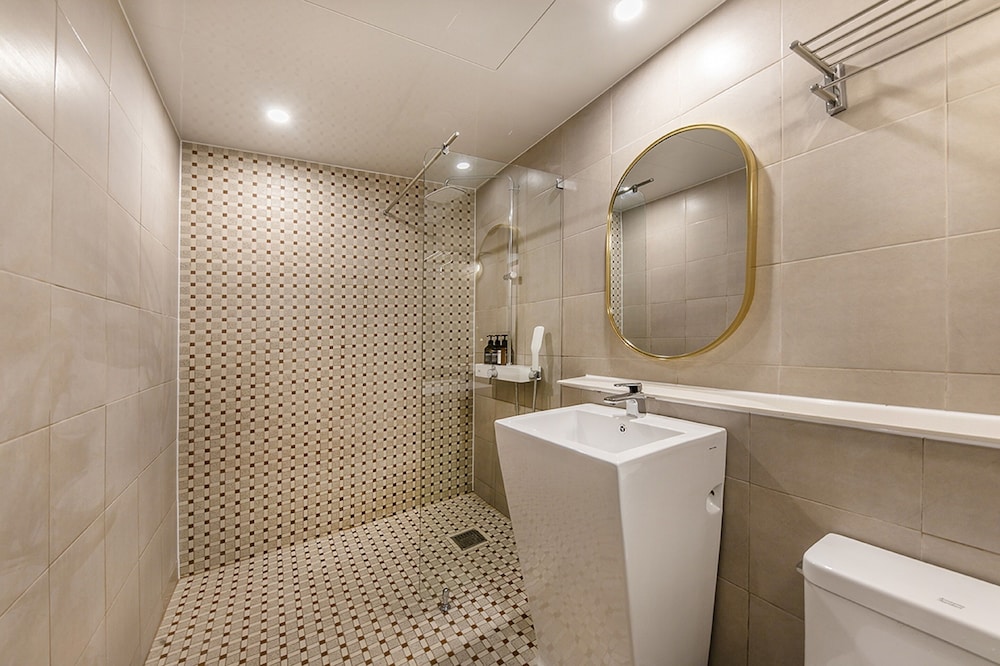 VIP Twin Room - Photo 8