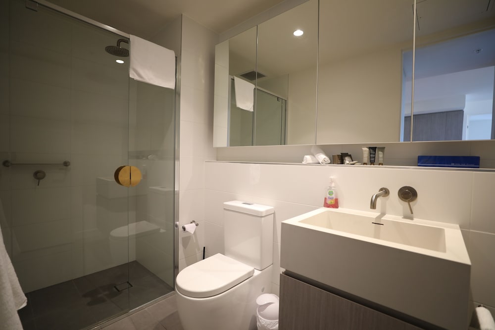 Two Bedroom One Bathroom Apartment - Photo 10