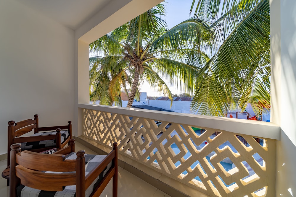 Standard Double or Twin Room, 1 Double or 2 Twin Beds, Non Smoking, Pool View photo 2