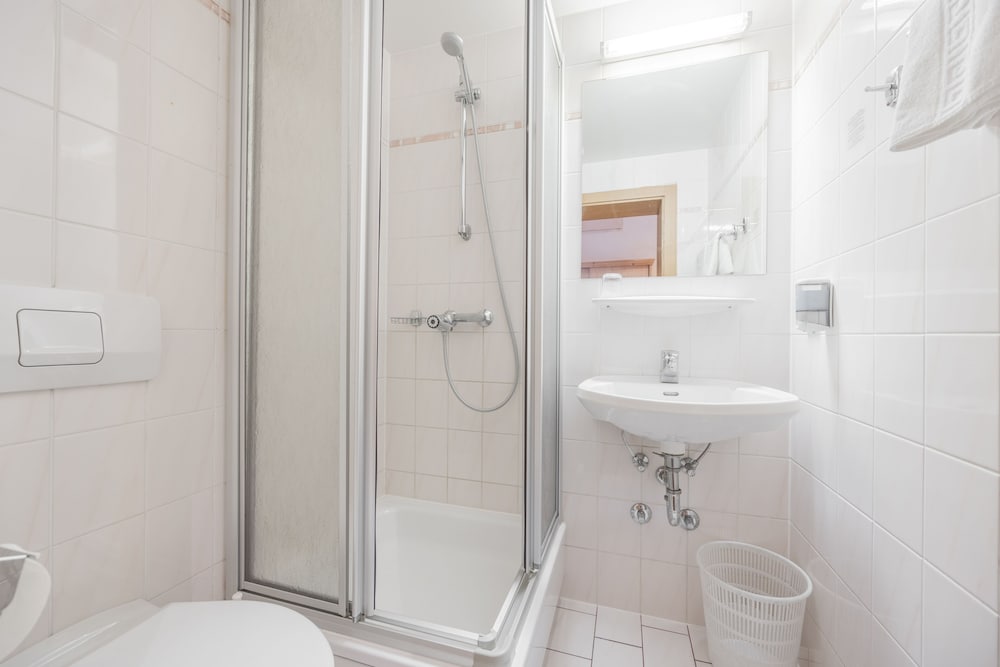 Basic Double Room (Enzian) photo 2