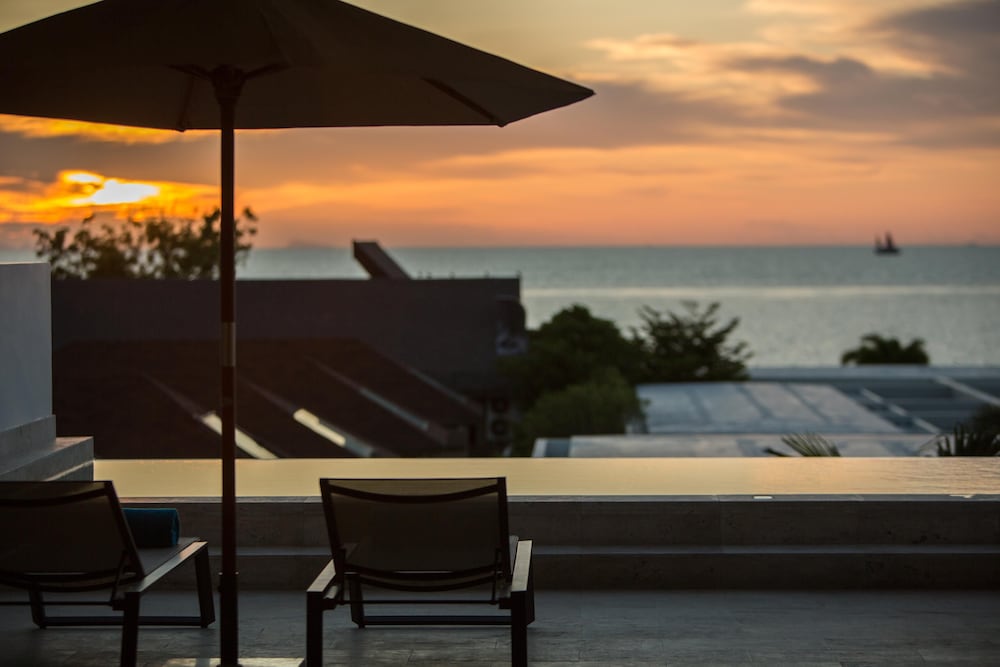 2 Bedroom Sea View Pool Suite - Photo 19