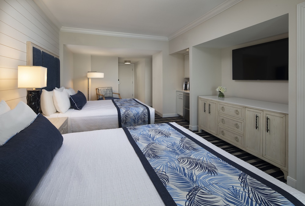Room, 2 Queen Beds, Beach View photo 2