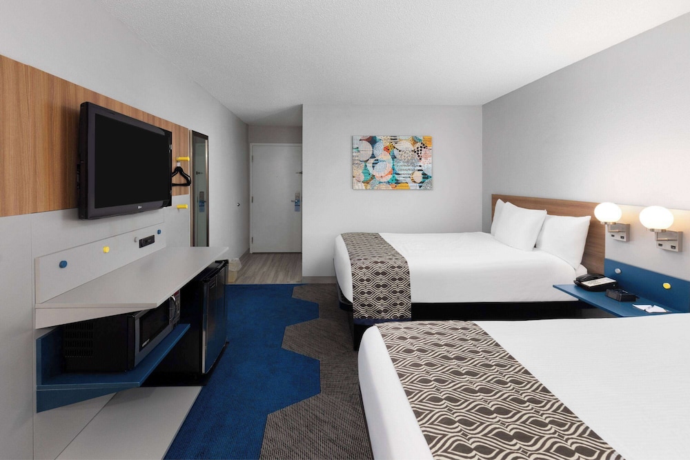 Standard Room, 2 Queen Beds - Photo 3