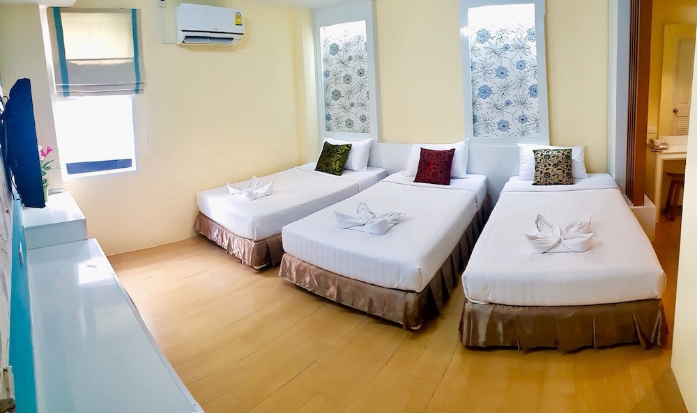 Deluxe Triple Room photo 2