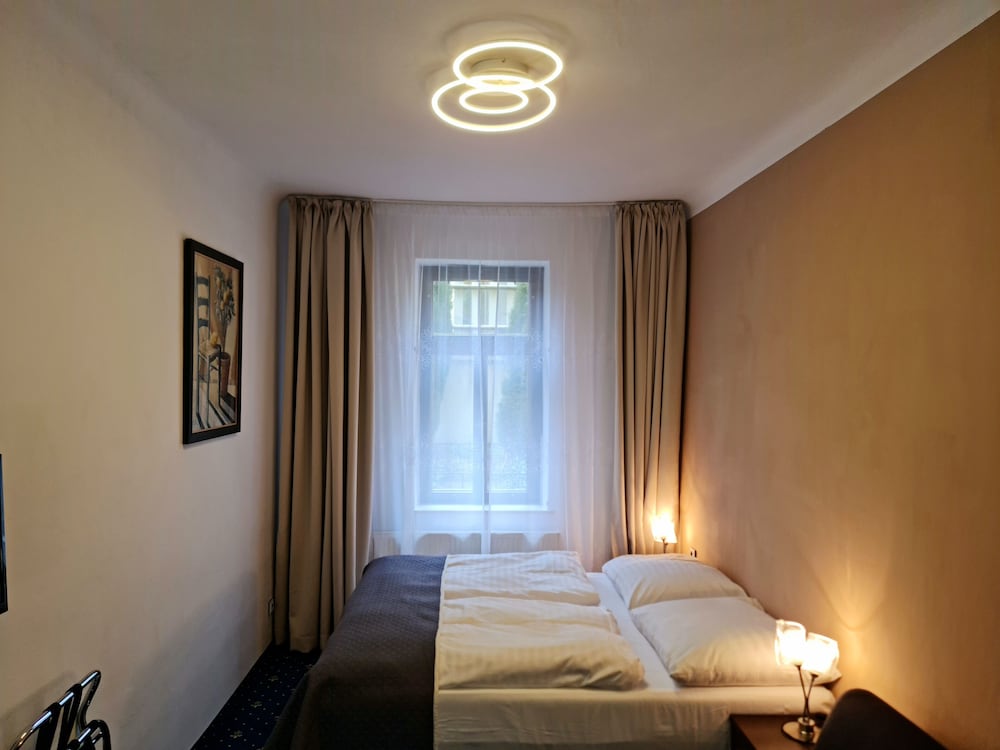 Standard Double Room, 1 King Bed photo 1
