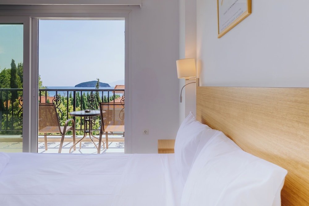 Standard Double Room, Balcony, Sea View photo 2