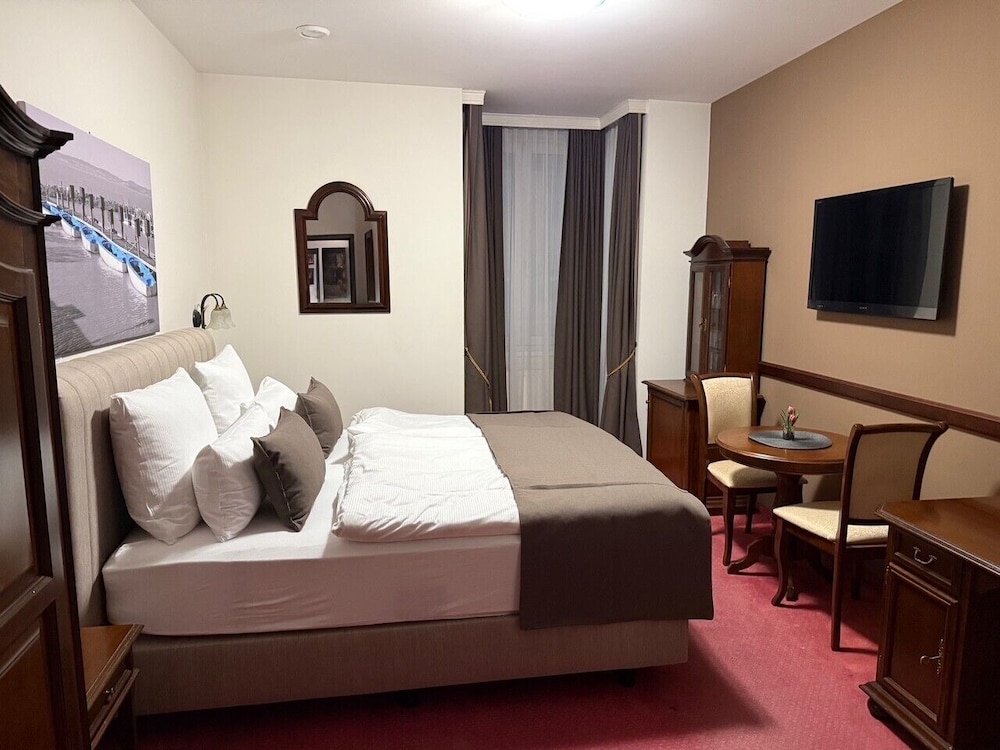 Basic Double Room, Private Bathroom, City View