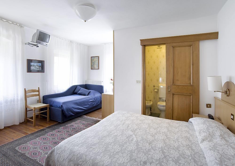 Triple Room, Multiple Beds, Non Smoking photo 1