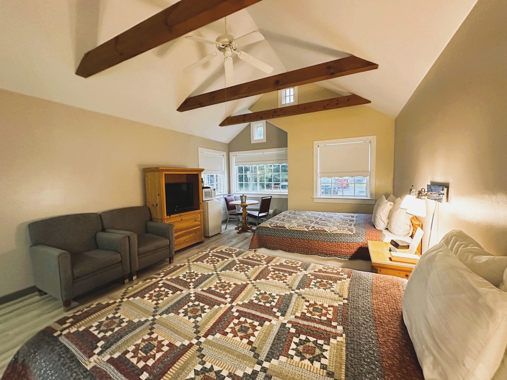 Deluxe Cottage, 2 Queen Beds photo 3