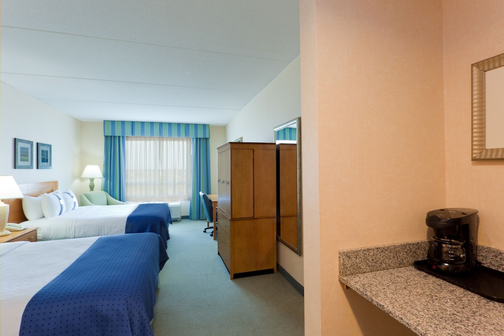 Standard Room, 2 Queen Beds (Bath Shower Combo) - Photo 2
