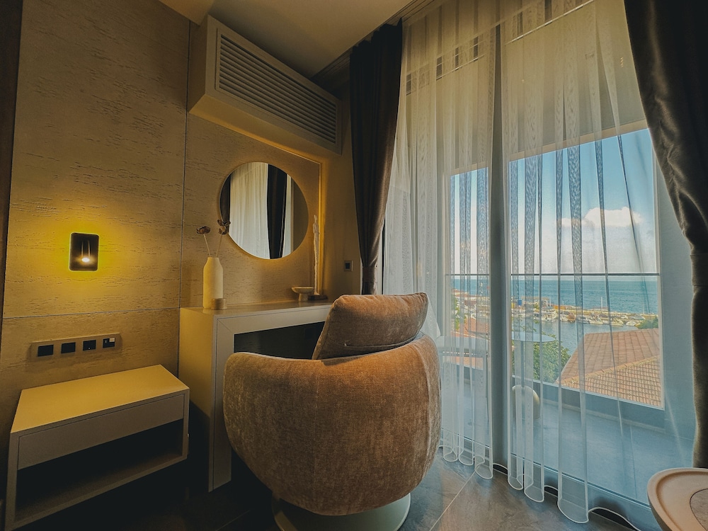 Family Room, 1 Double Bed, Smoking, Sea View photo 1