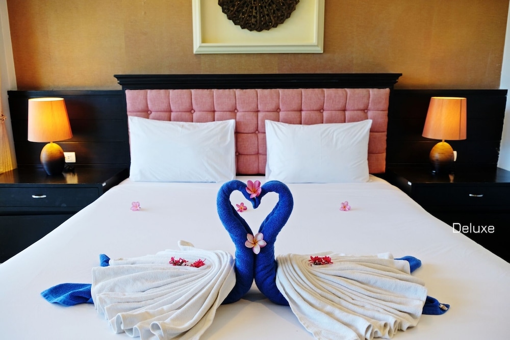 Deluxe Room - Photo 10