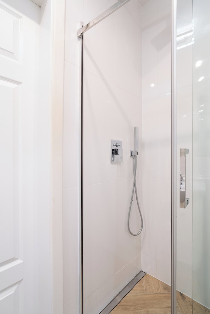Standard Room, 1 King Bed, Accessible, Bathtub photo 1