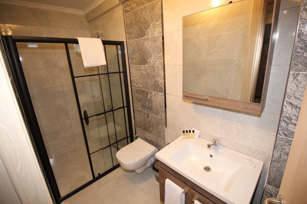 Deluxe Triple Room photo 2