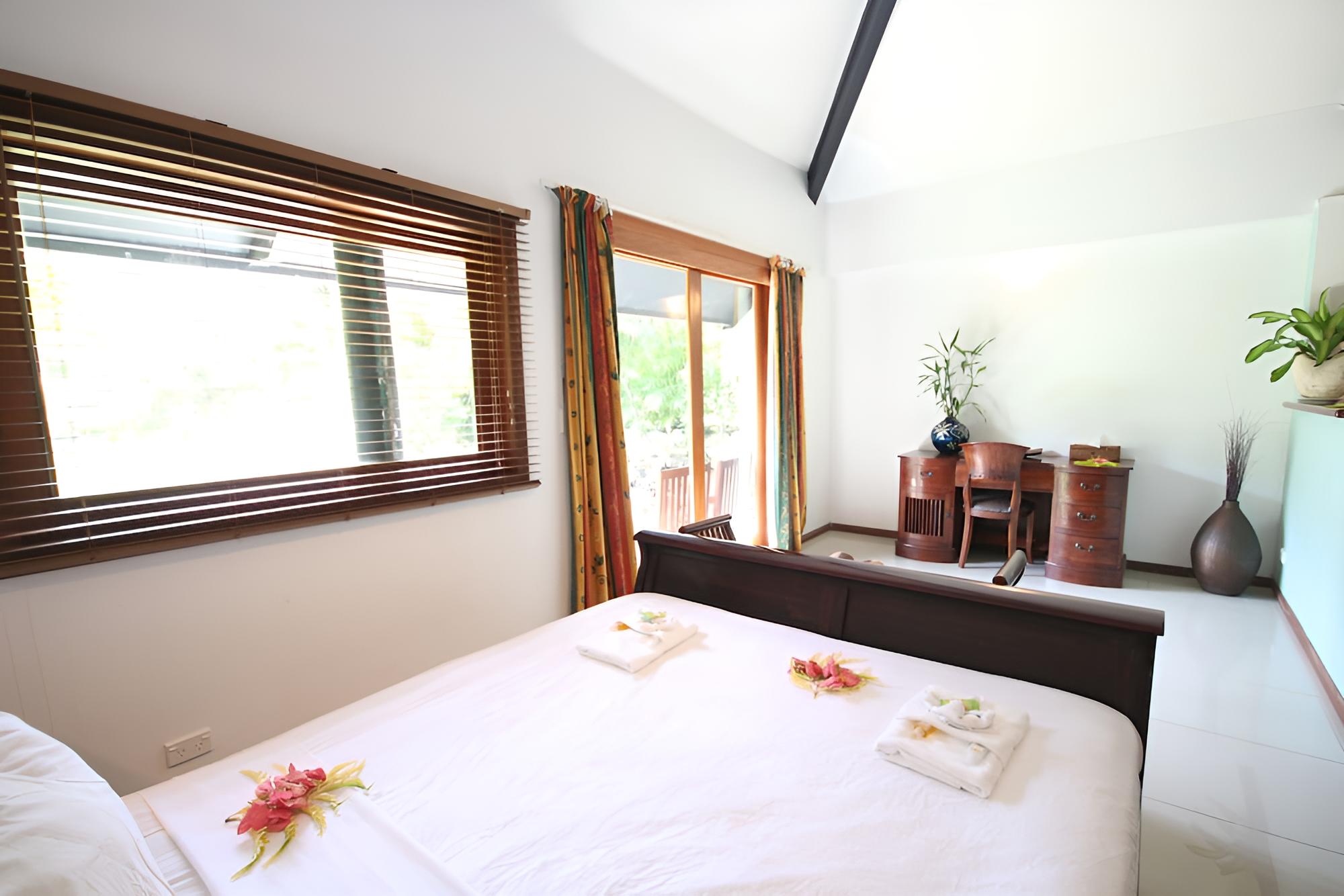 Standard Room, 1 King Bed photo 2