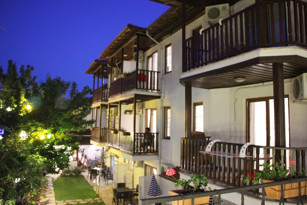 Family Twin Room, 2 Bedrooms, Non Smoking, Pool View photo 2