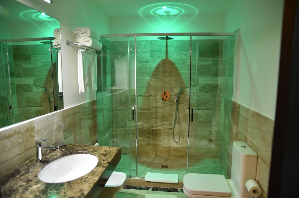 Exclusive Double Room, Balcony, City View photo 2