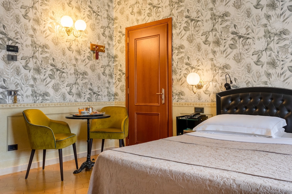 Superior Double or Twin Room - Photo 3
