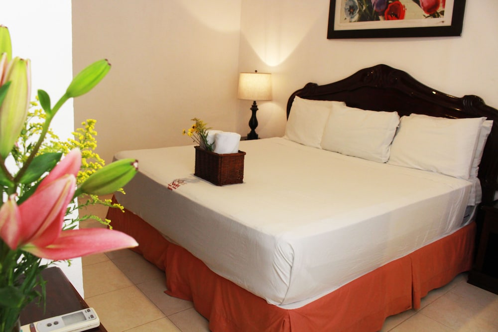 Superior Studio Suite, 1 King Bed (Master up to 5 adults)