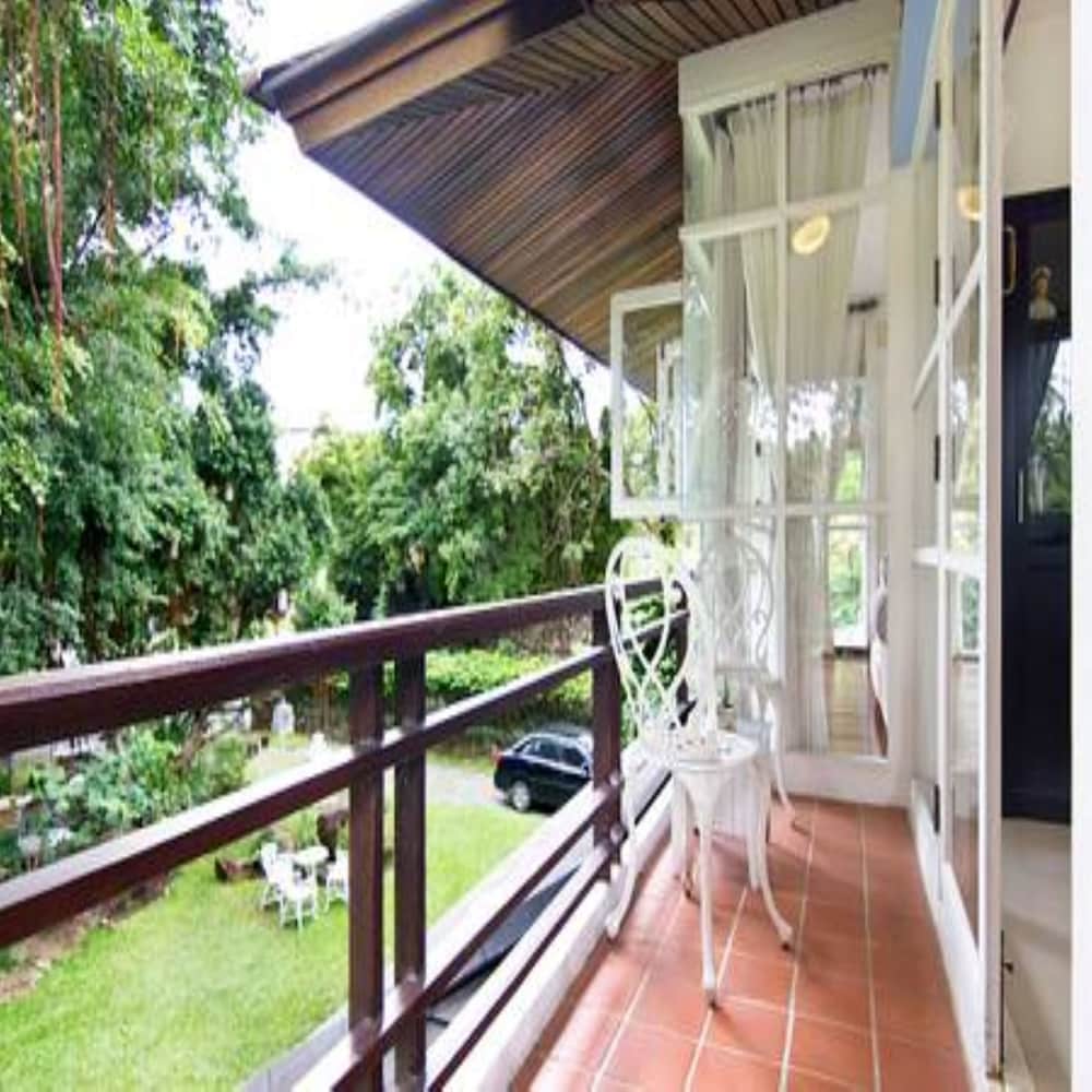Deluxe Double Room with Balcony - Photo 2
