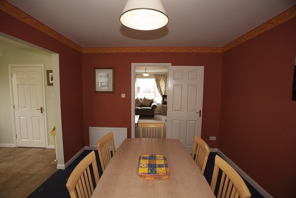 House, 3 Bedrooms, Fireplace photo 3