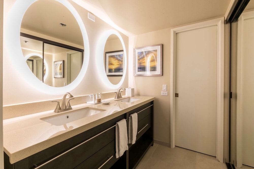 Room, 1 Bedroom, Partial Ocean View thumbnail 6
