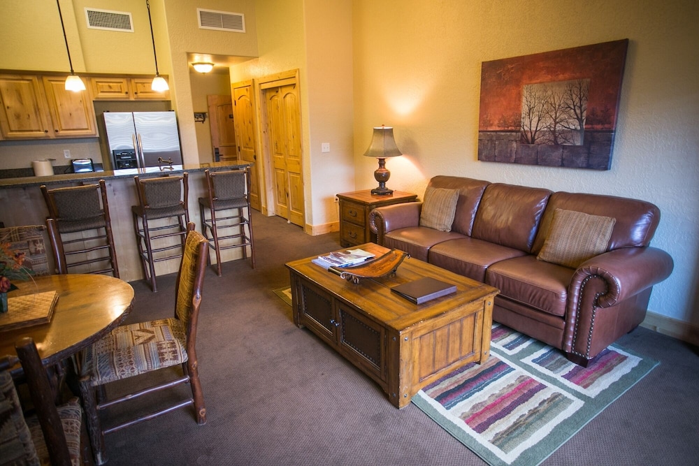 Condo, 2 Bedrooms