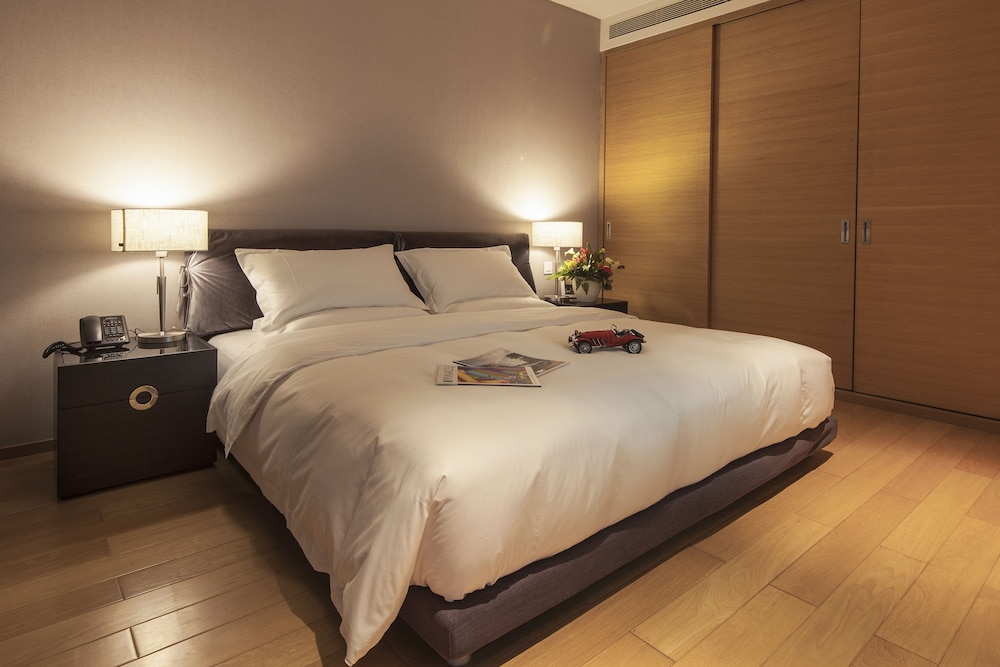 Deluxe Sea View King Bed Room