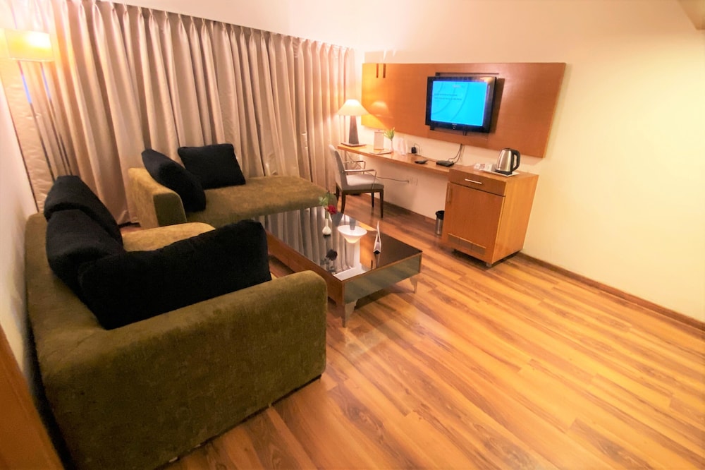 Suite - Photo 6